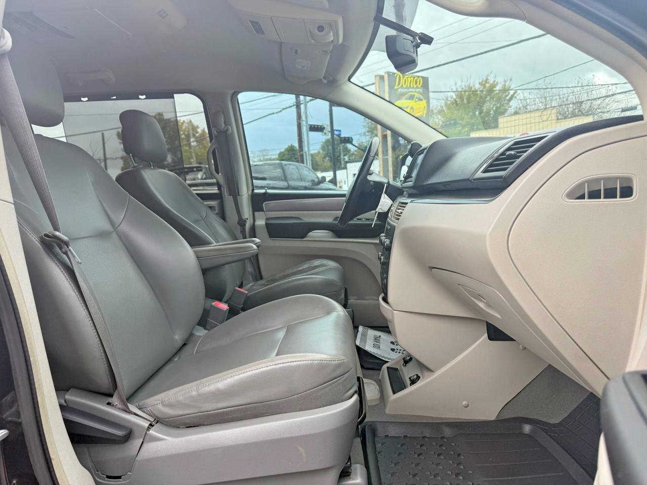 2012 Volkswagen Routan Se - Фото 5