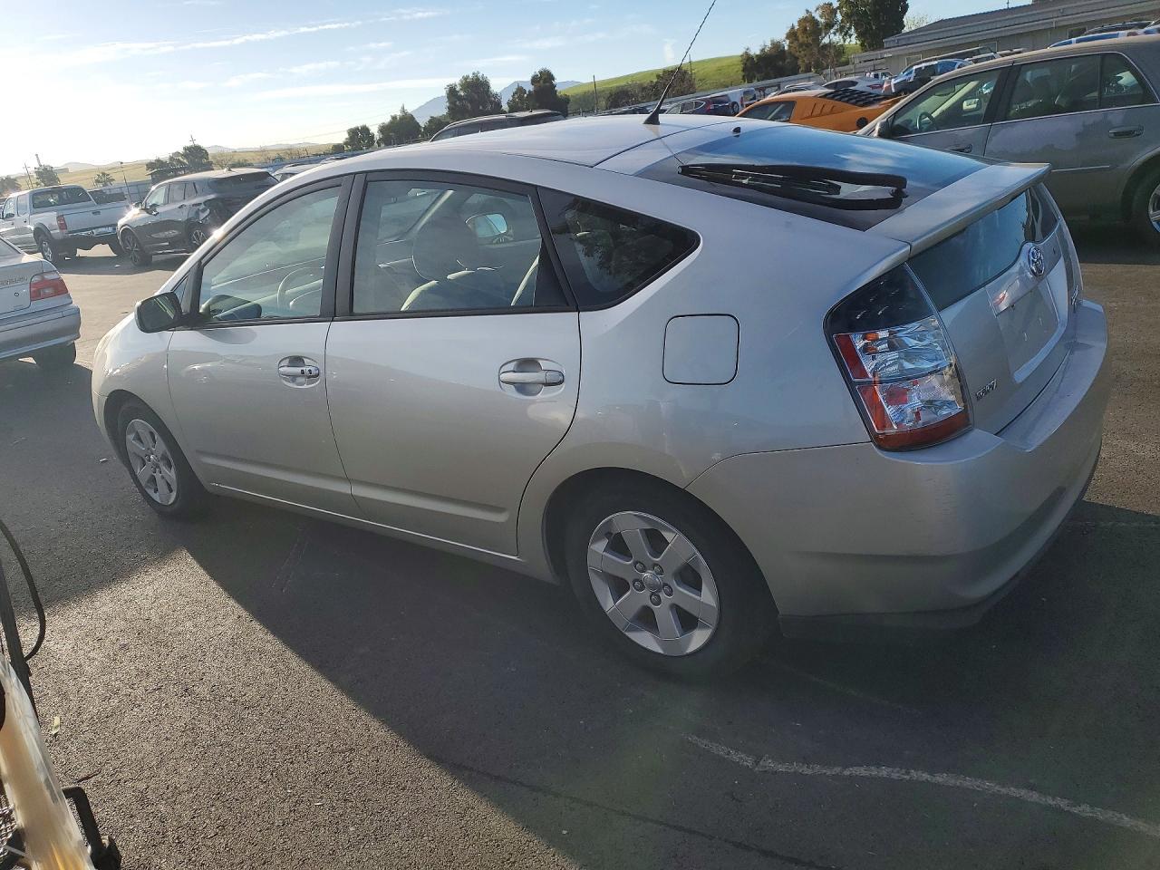 2004 Toyota Prius Base - Фото 2