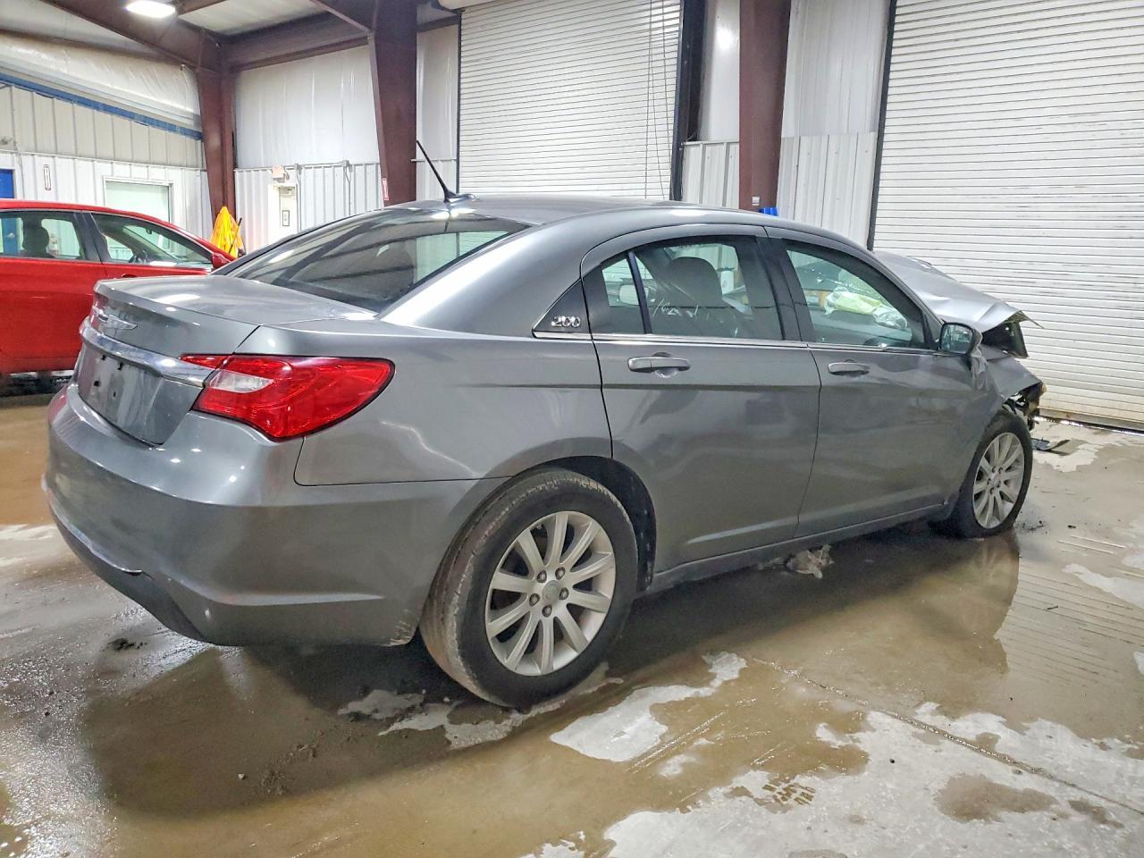 2011 Chrysler 200 Touring - Фото 3