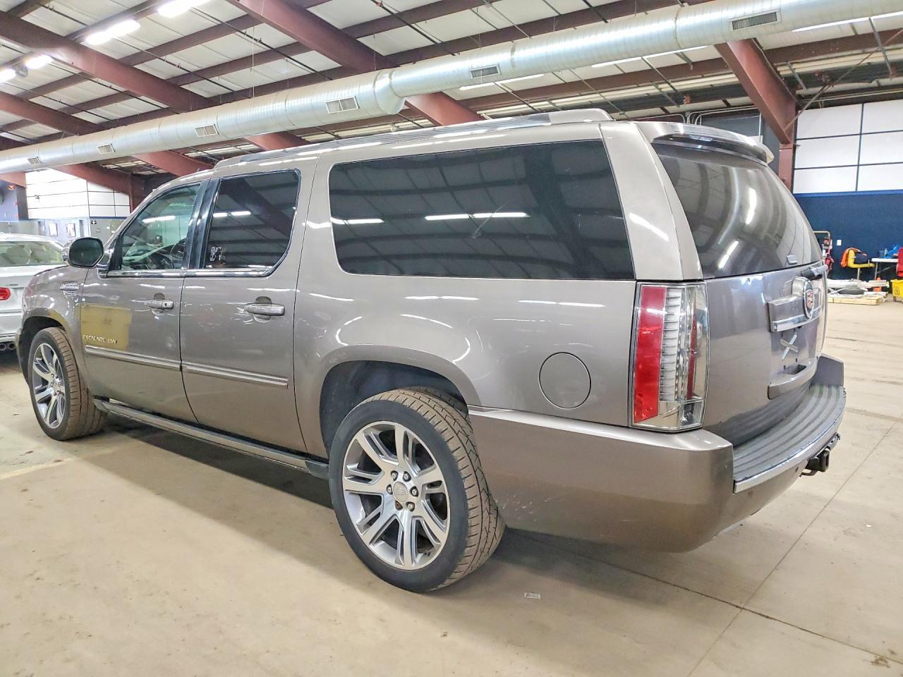 2013 Cadillac Escalade Esv Premium - Фото 2