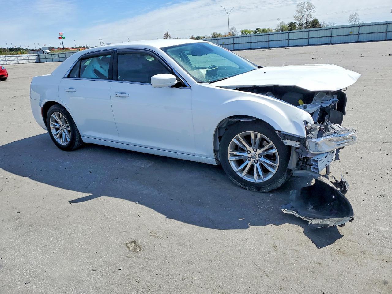 2017 Chrysler 300 Limited - Image 4