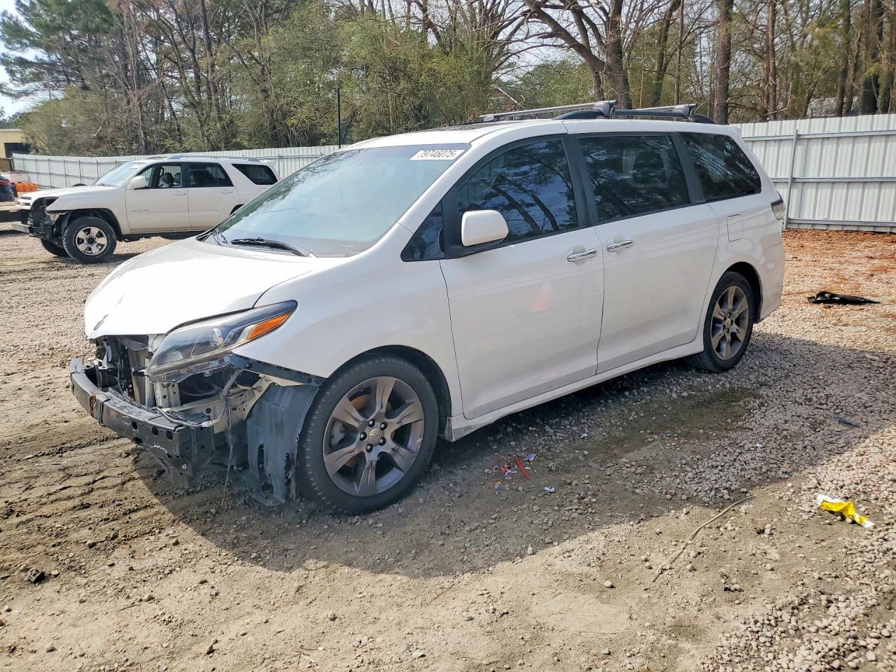 2016 Toyota Sienna Se 8-Passenger