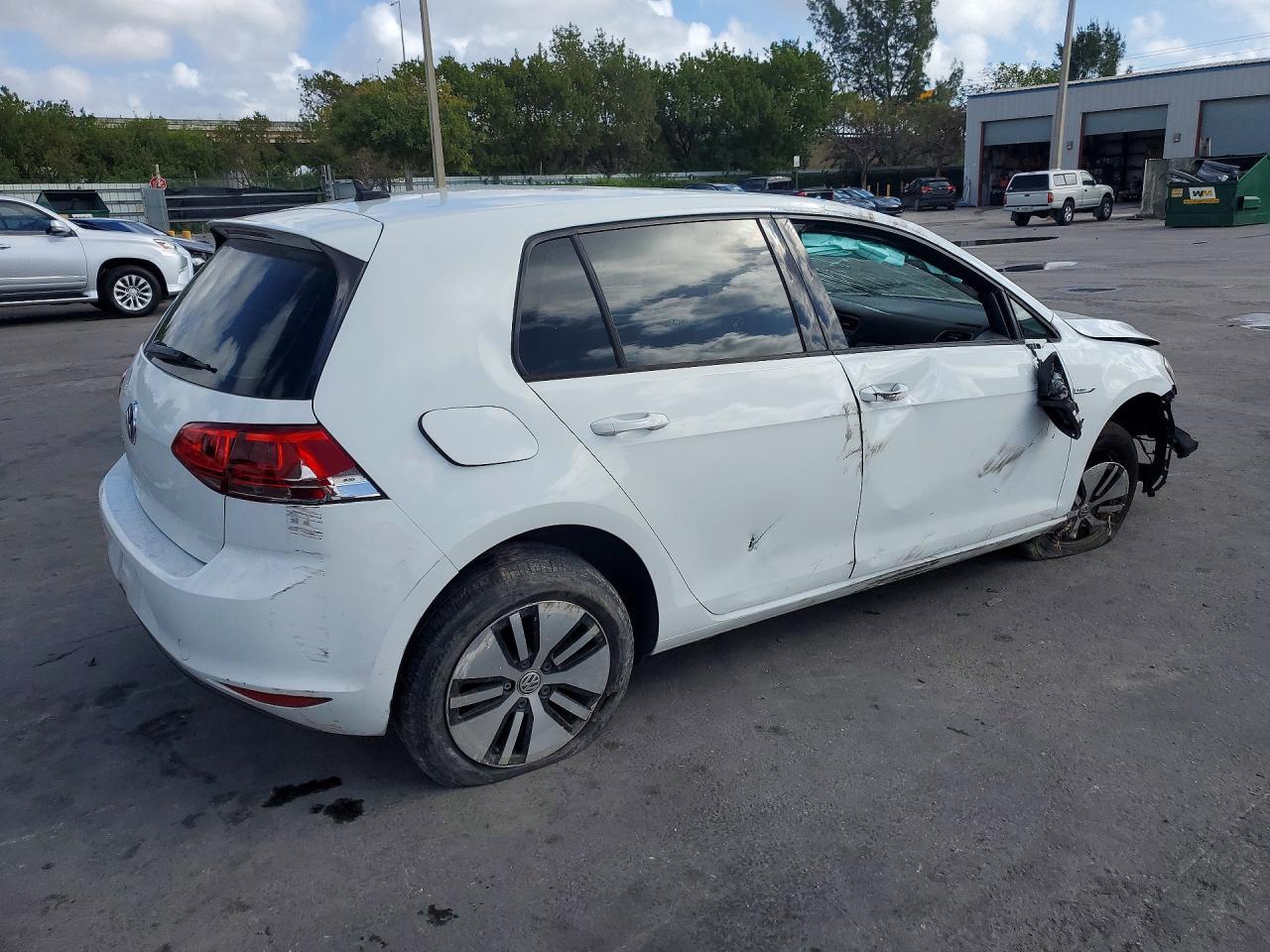 2016 Volkswagen E-Golf Se - Фото 3