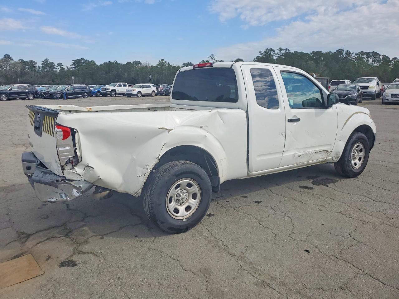 2016 Nissan Frontier S - Image 3