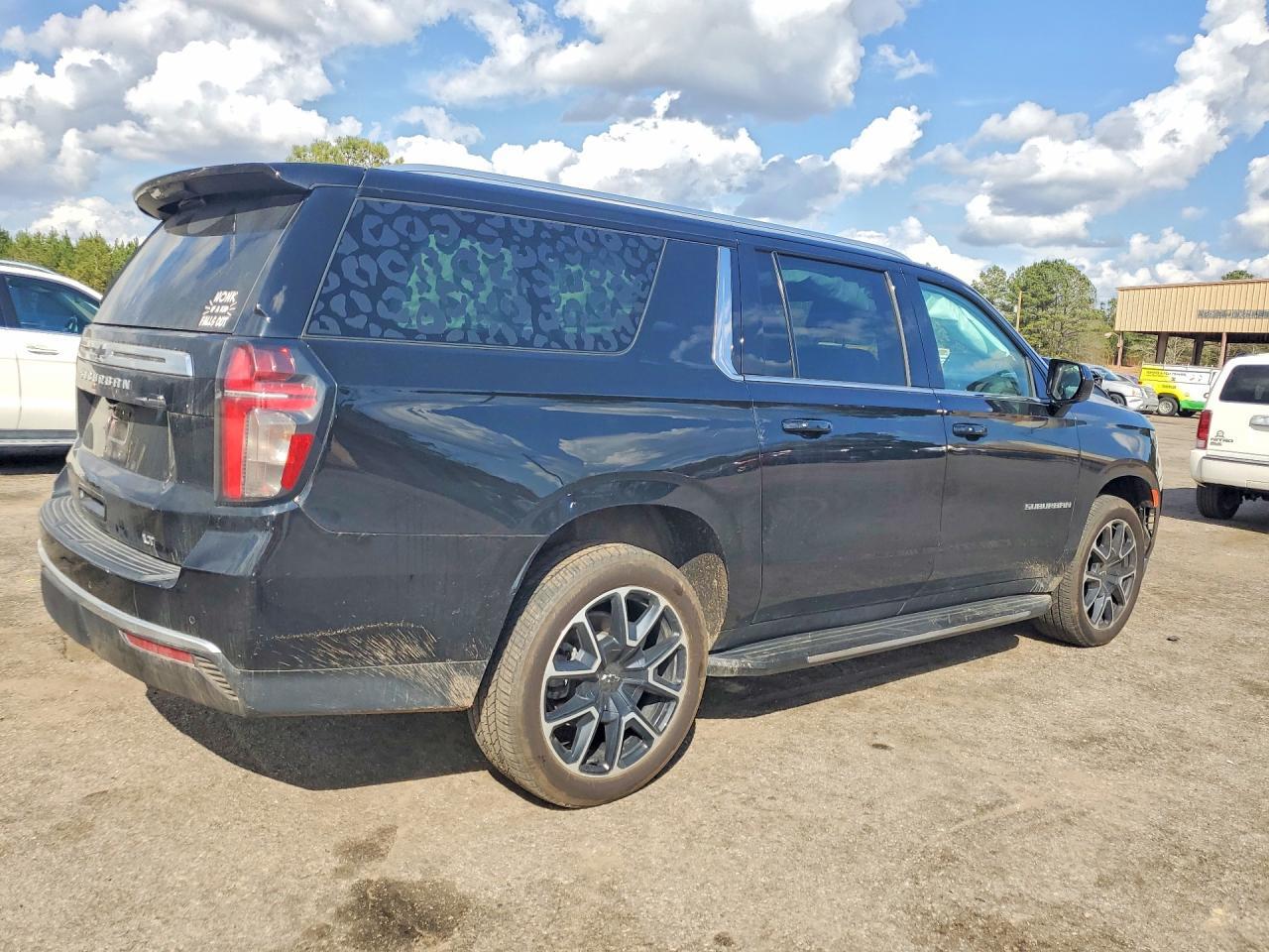 2023 Chevrolet Suburban K1500 Lt - Image 3