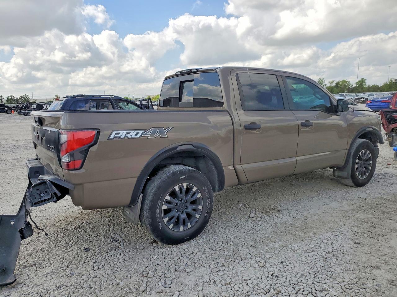 2021 Nissan Titan Pro-4X - Фото 3