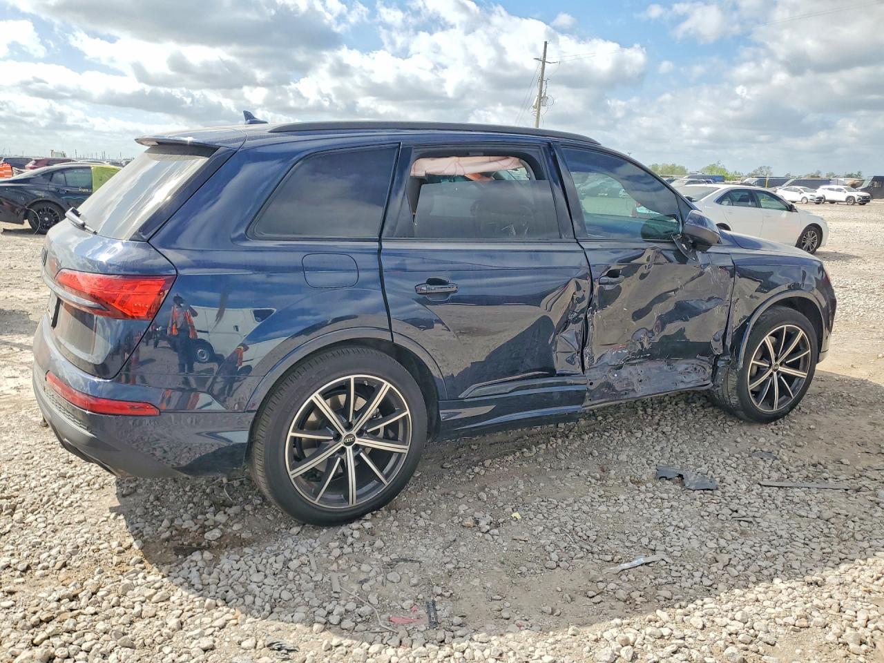 2025 Audi Q7 Premium Plus - Image 3