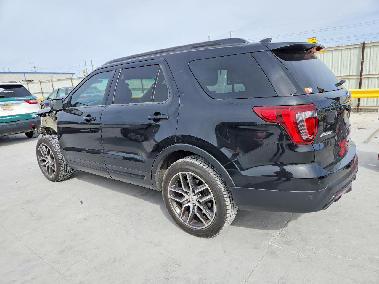 2016 Ford Explorer Sport - Фото 2