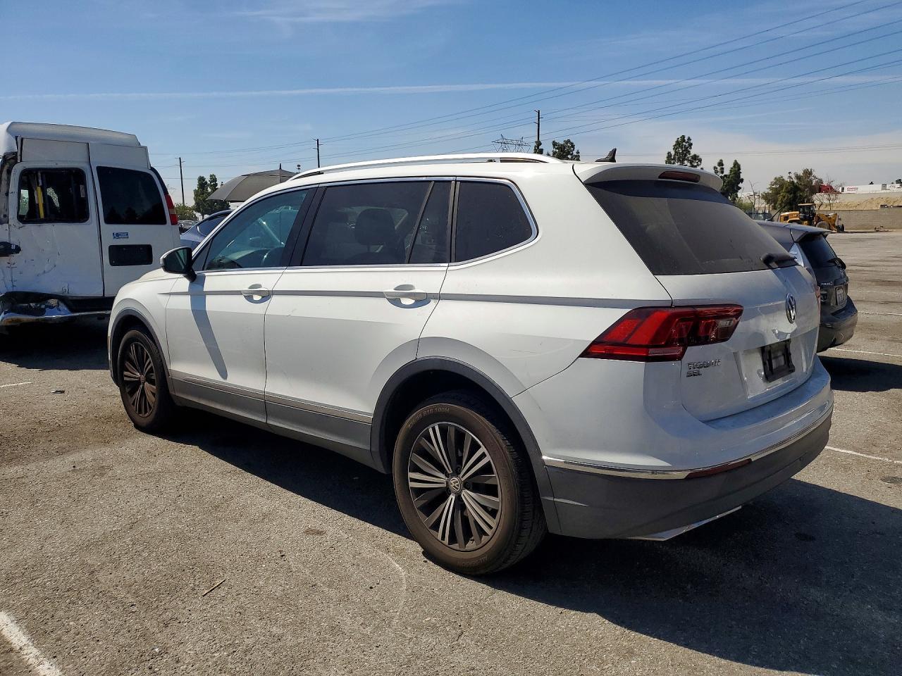 2018 Volkswagen Tiguan Se - Фото 2