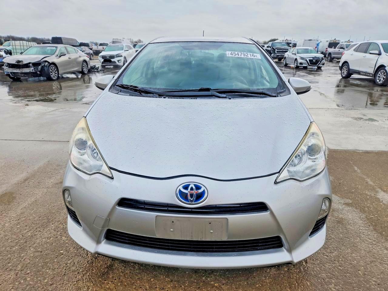 2014 Toyota Prius C One - Фото 5