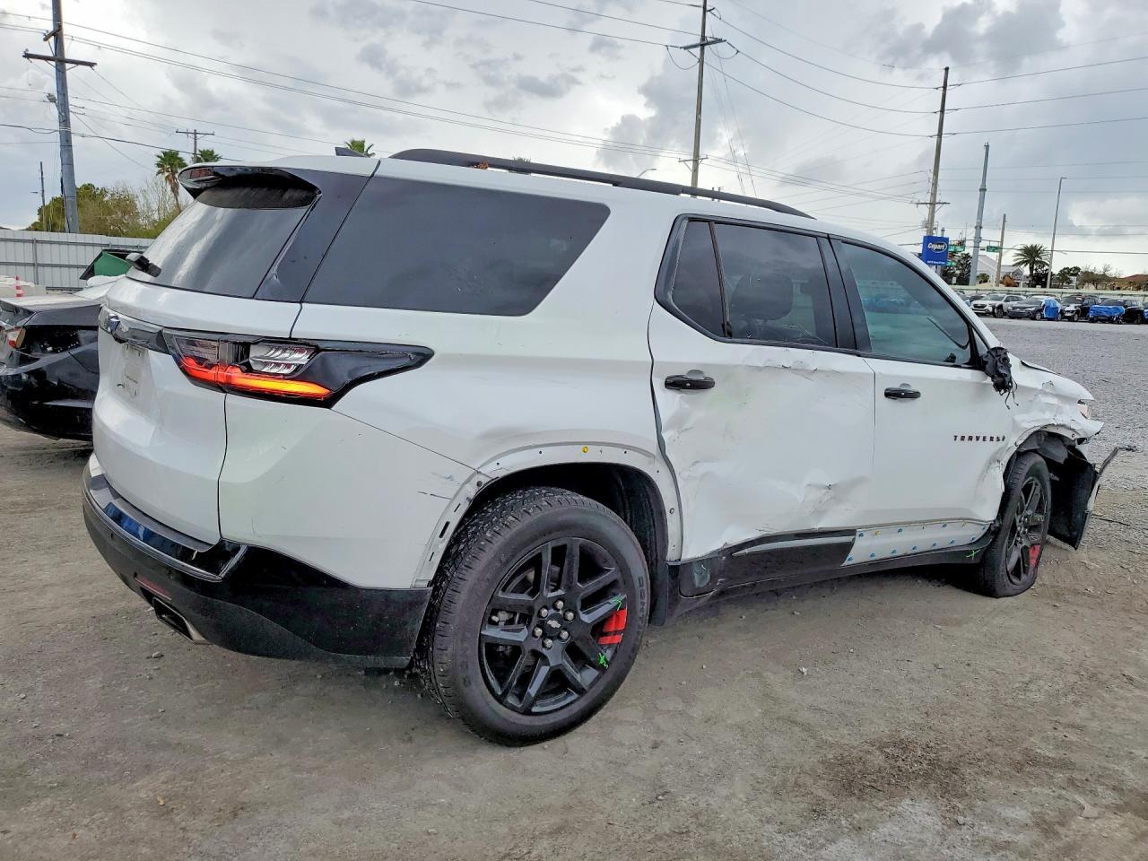 2019 Chevrolet Traverse Premier - Image 3