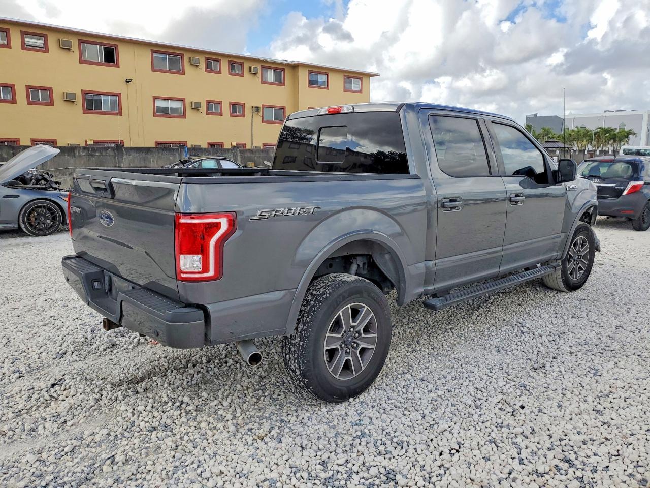 2017 Ford F150 Supercrew - Фото 3