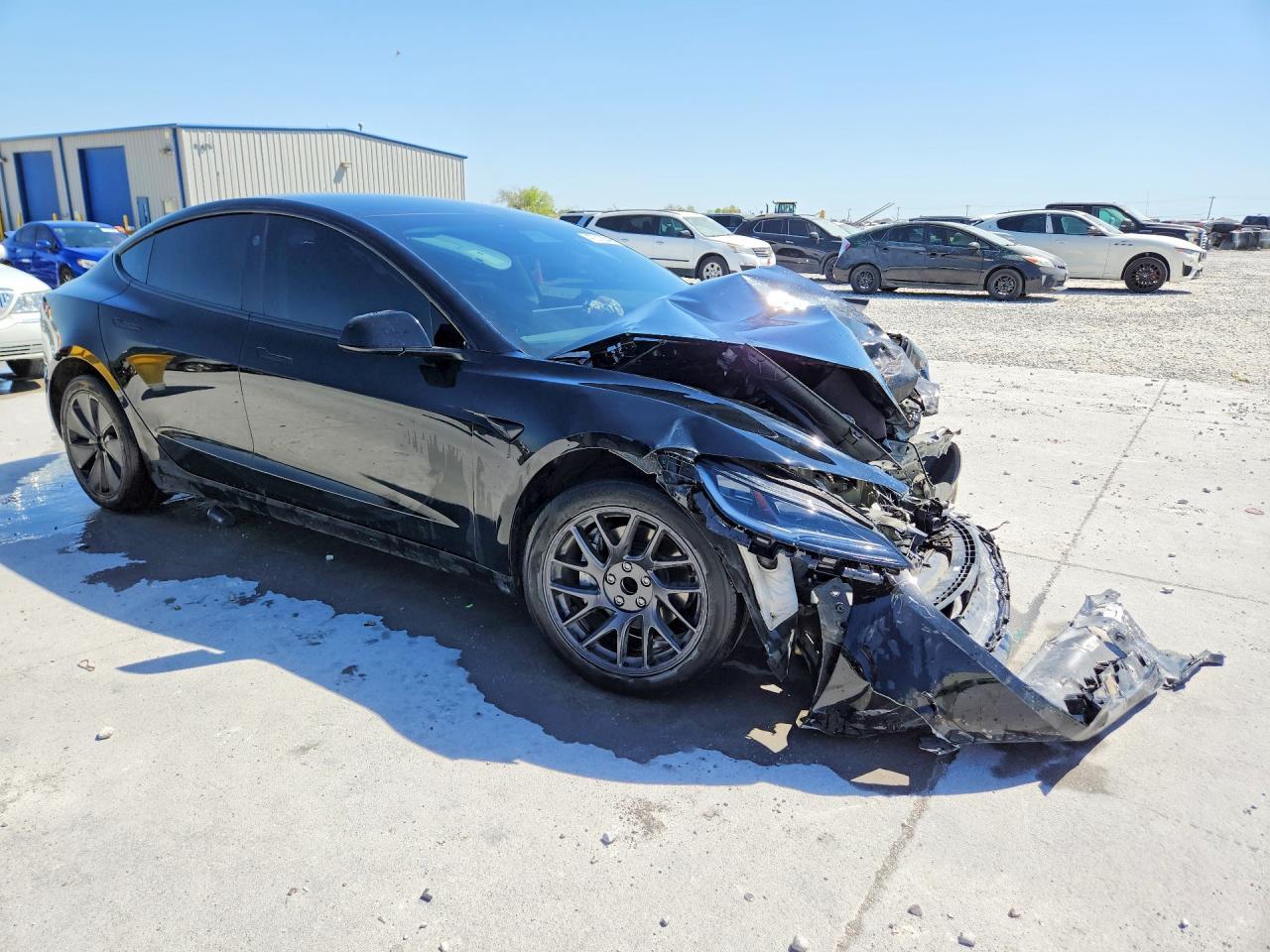 2025 Tesla Model 3 - Фото 4