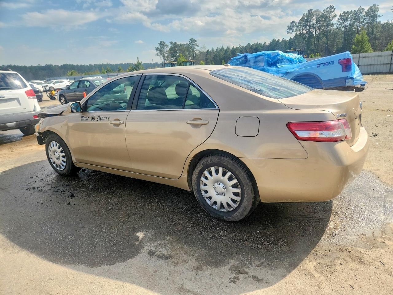 2011 Toyota Camry Base - Фото 2