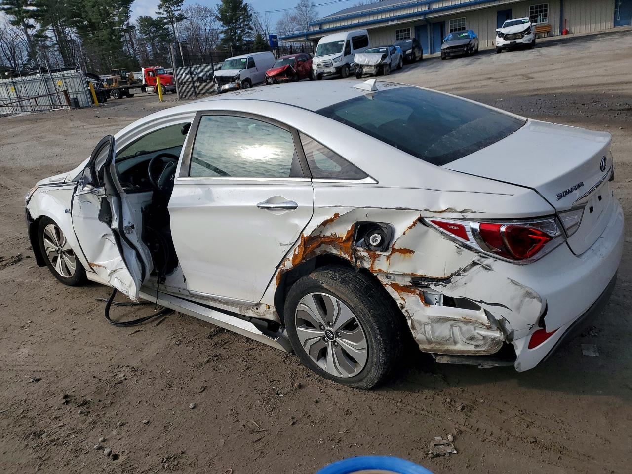 2013 Hyundai Sonata Hybrid Limited - Image 2