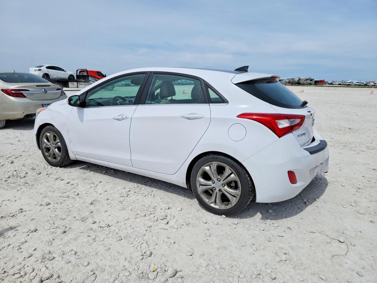 2014 Hyundai Elantra - Image 2