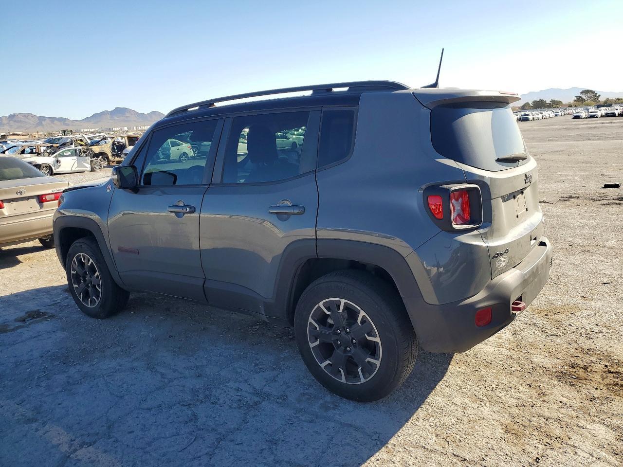 2023 Jeep Renegade Trailhawk - Фото 2