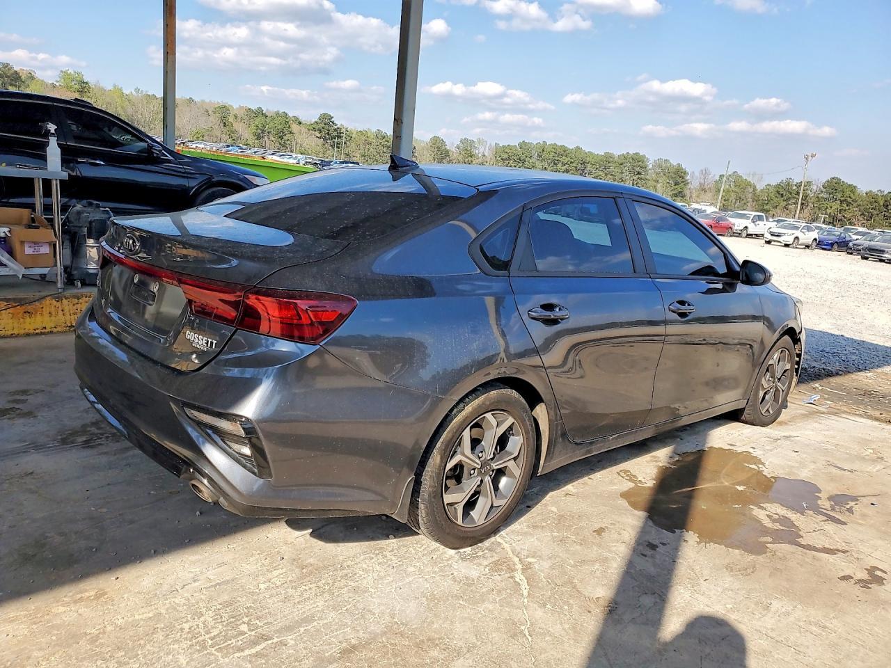 2021 Kia Forte Lxs - Image 3