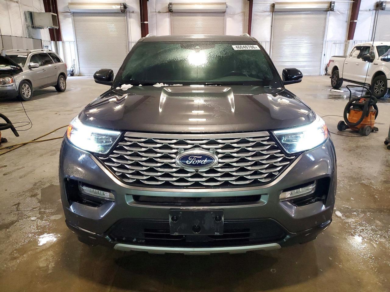 2020 Ford Explorer Platinum - Image 5