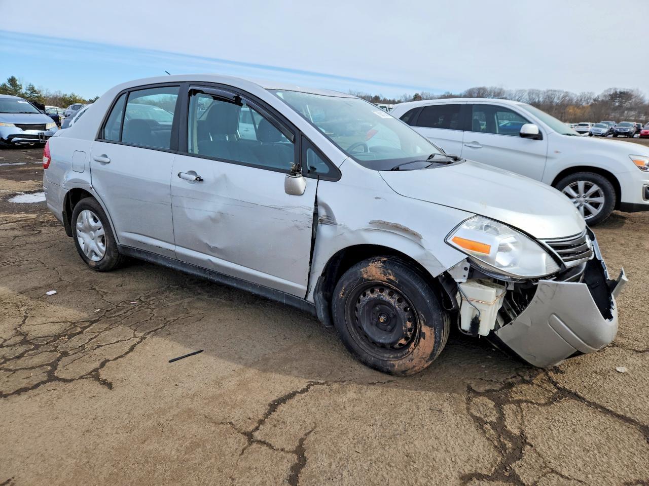 2011 Nissan Versa 1.8 S - Image 4