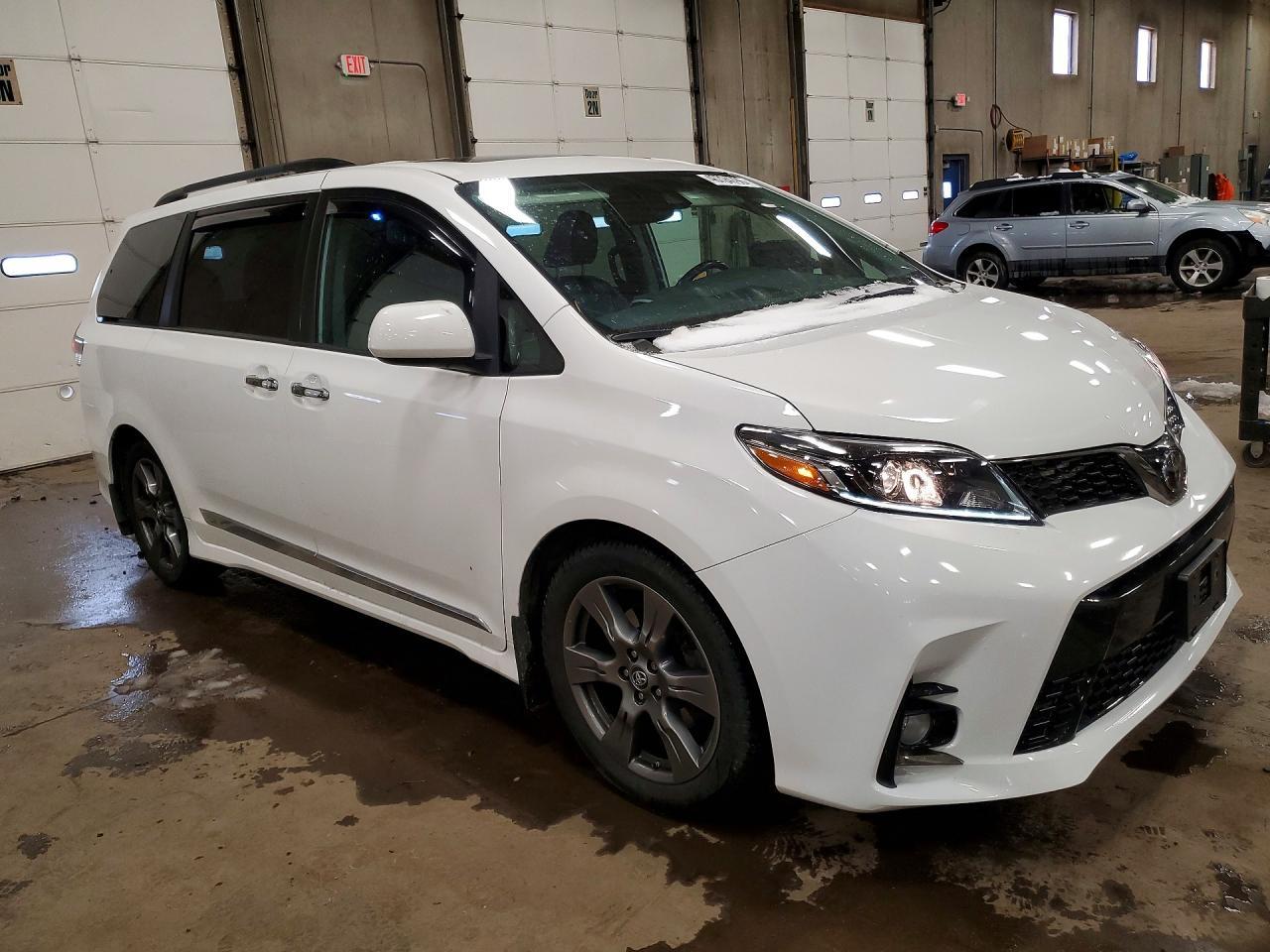 2020 Toyota Sienna Se 8-Passenger - Фото 4