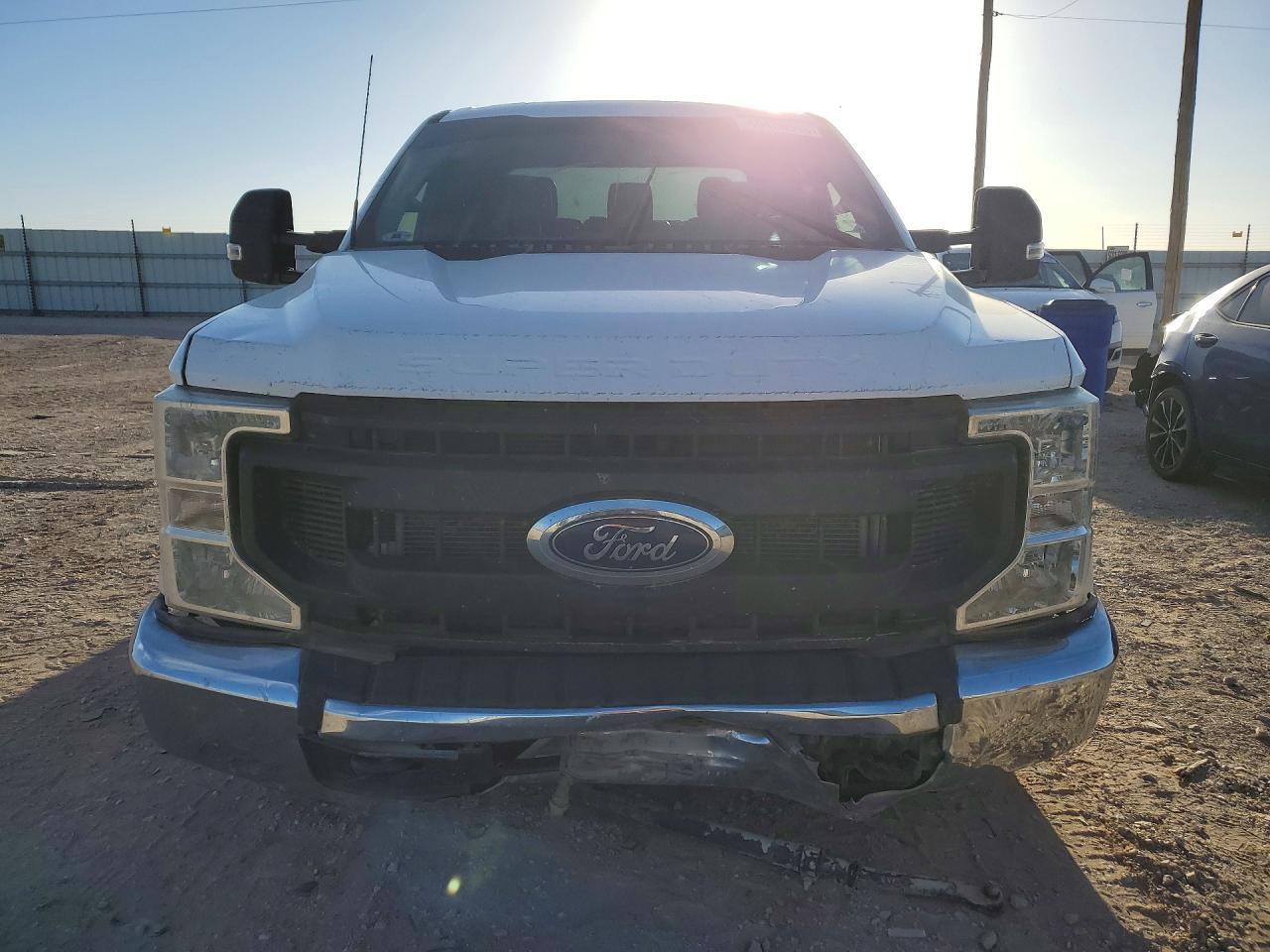 2022 Ford F250 Super Duty - Фото 5