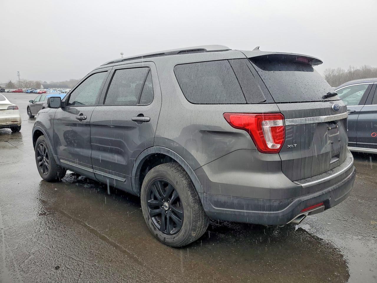 2018 Ford Explorer Xlt - Фото 2