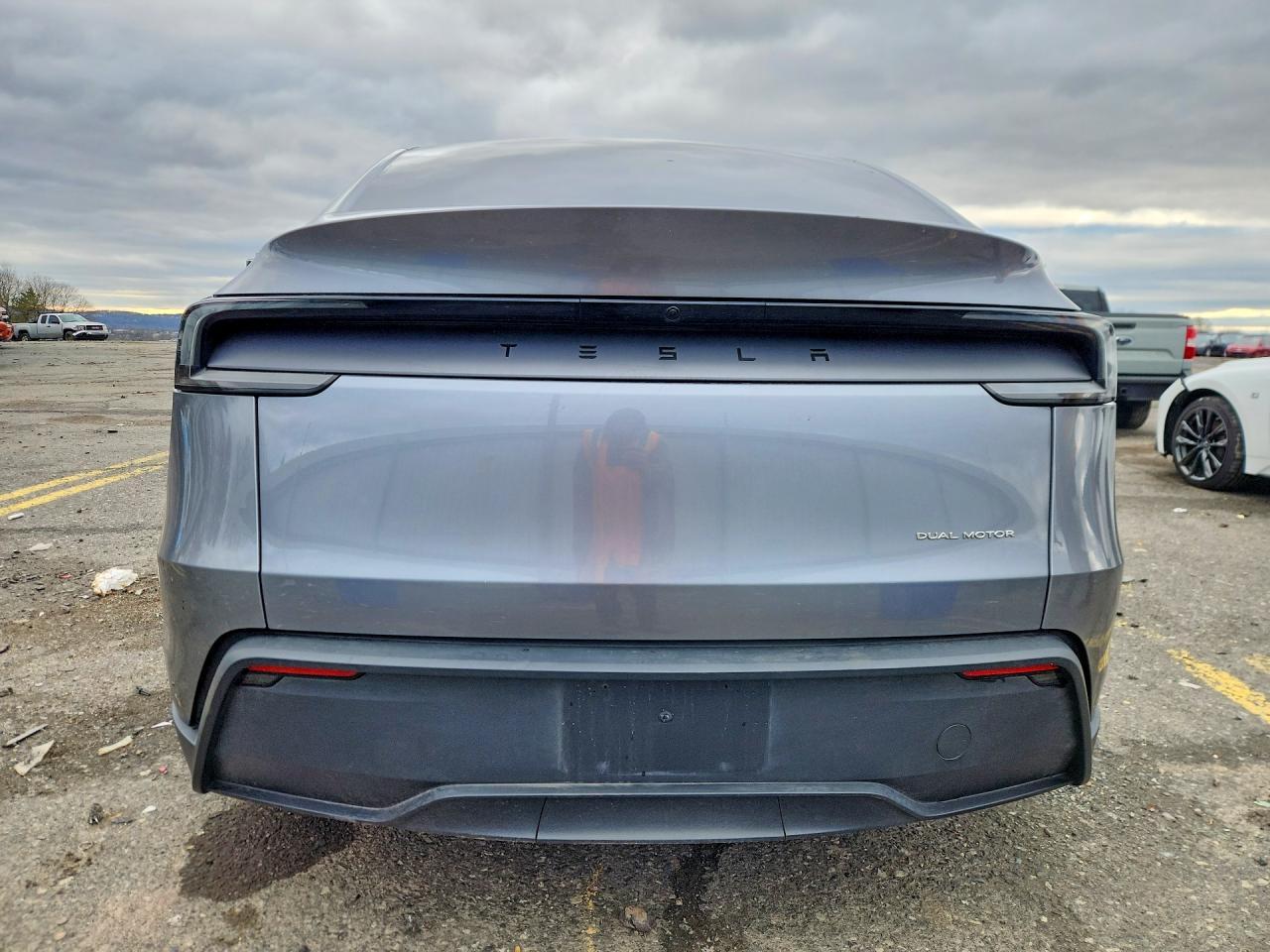 2026 Tesla Model Y - Фото 6