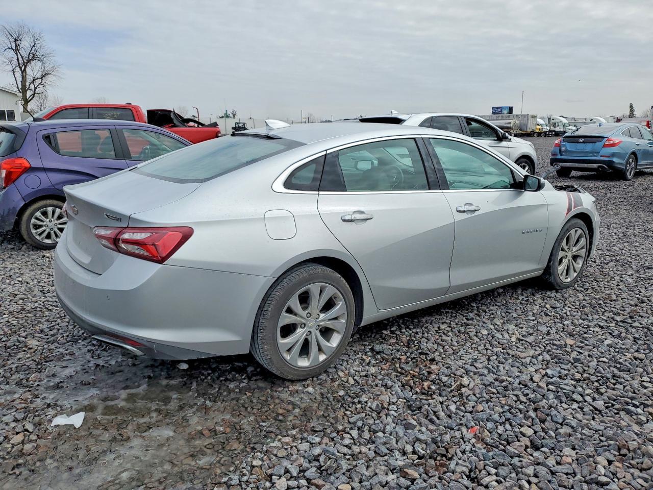 2017 Chevrolet Malibu Premier - Image 3