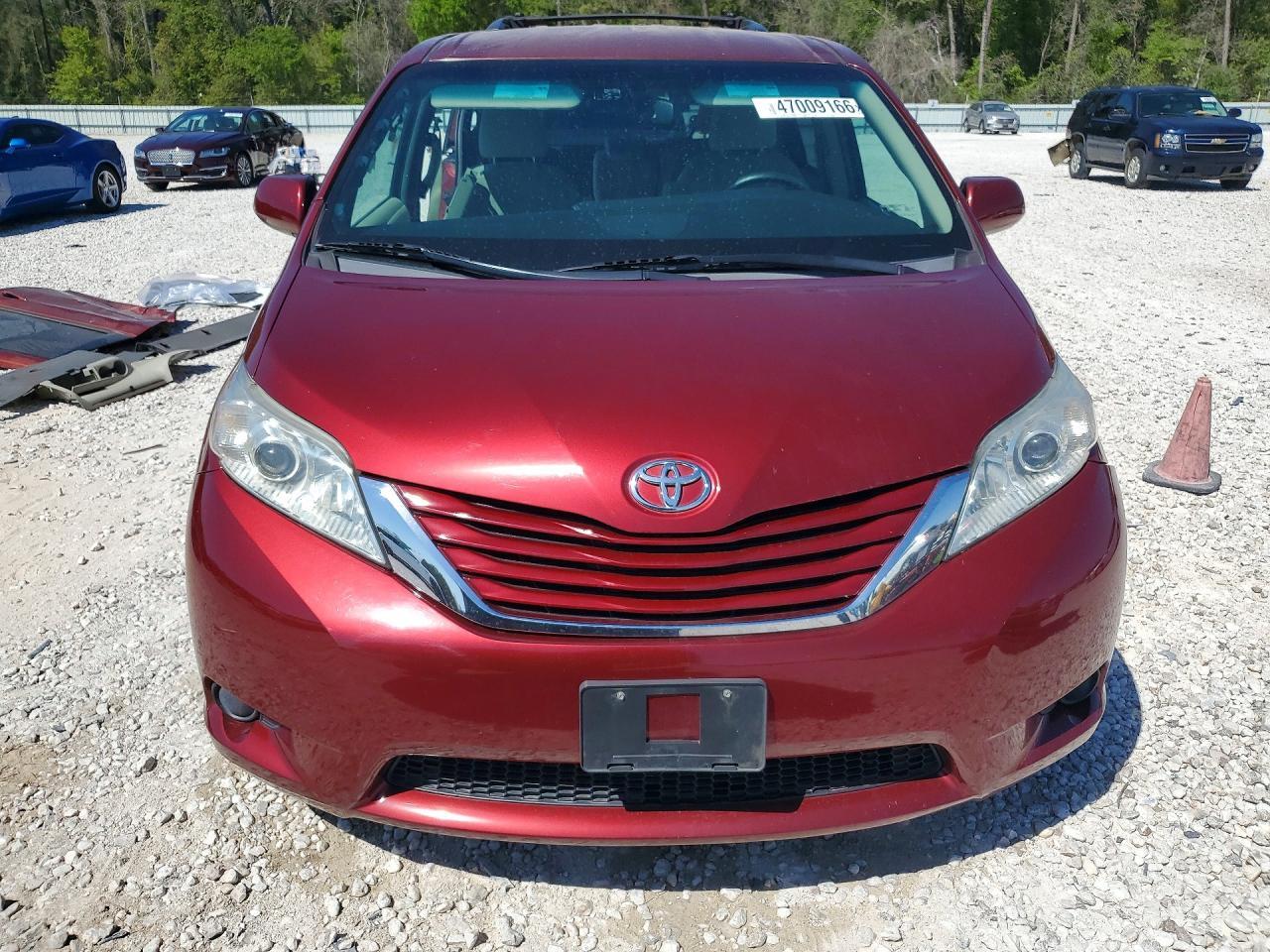 2016 Toyota Sienna Le 8-Passenger - Image 5