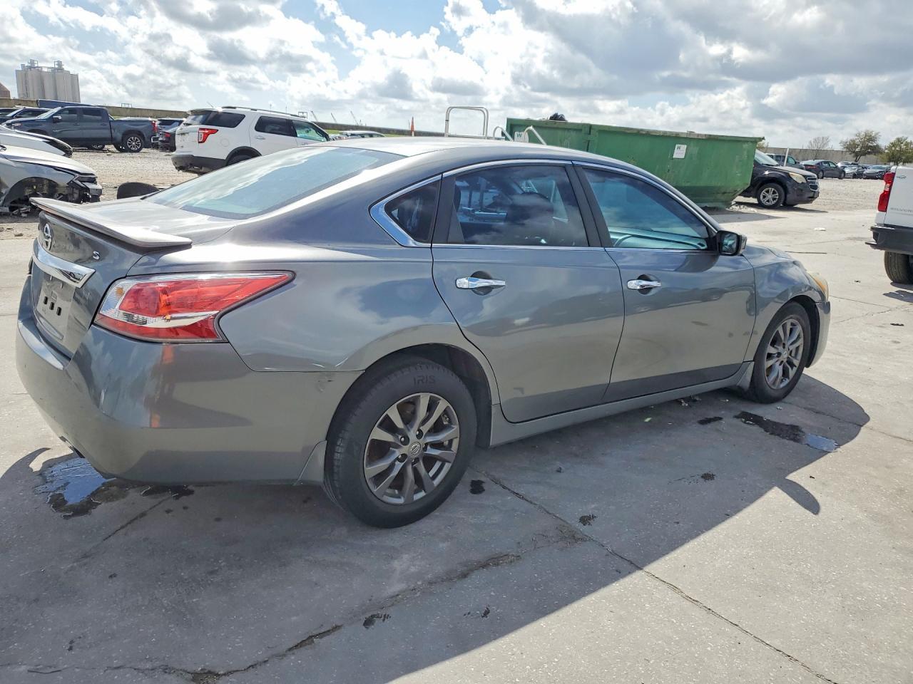 2015 Niss Altima 2.5 S - Image 3