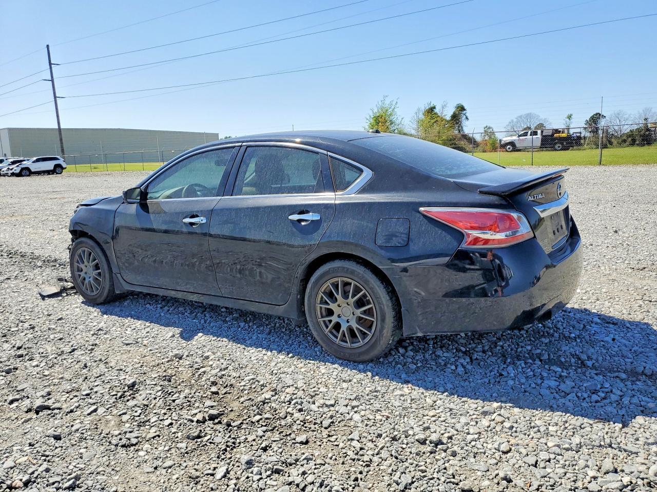 2015 Nissan Altima 2.5 S - Фото 2