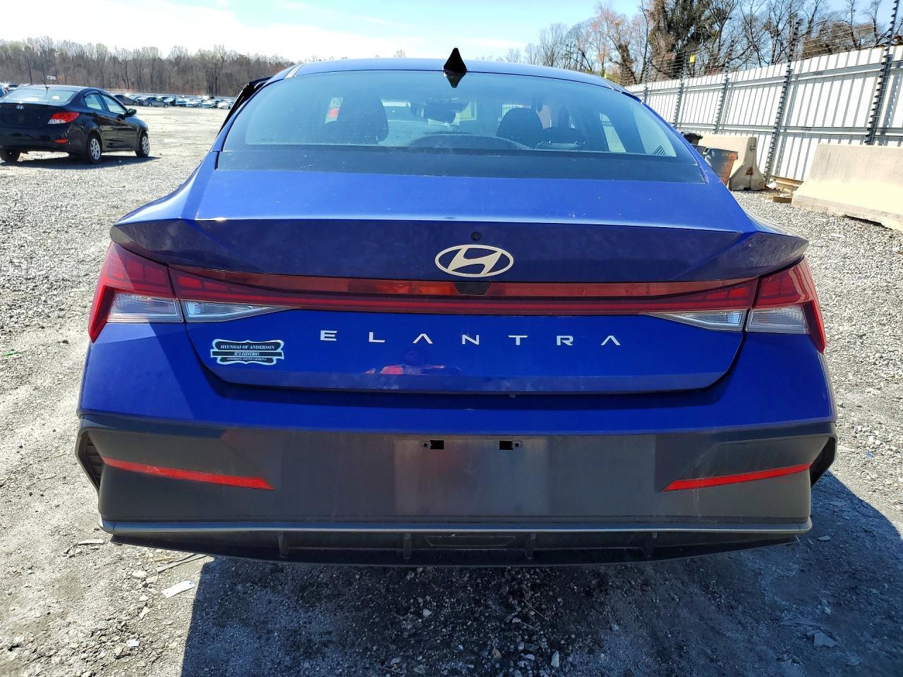 2025 Hyundai Elantra Sel Convenience - Фото 6