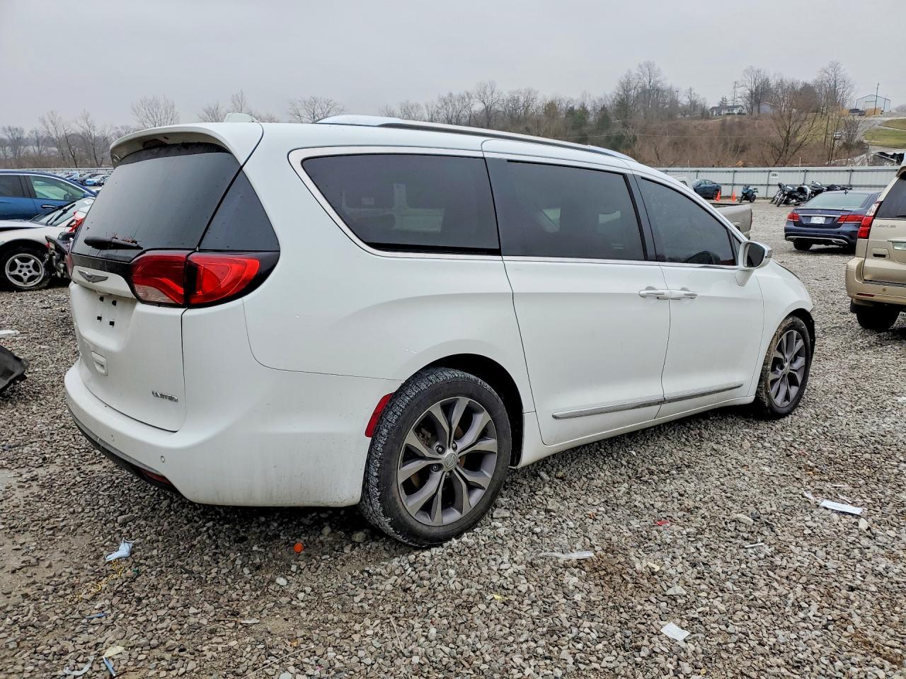 2020 Chrysler Pacifica Limited - Фото 3