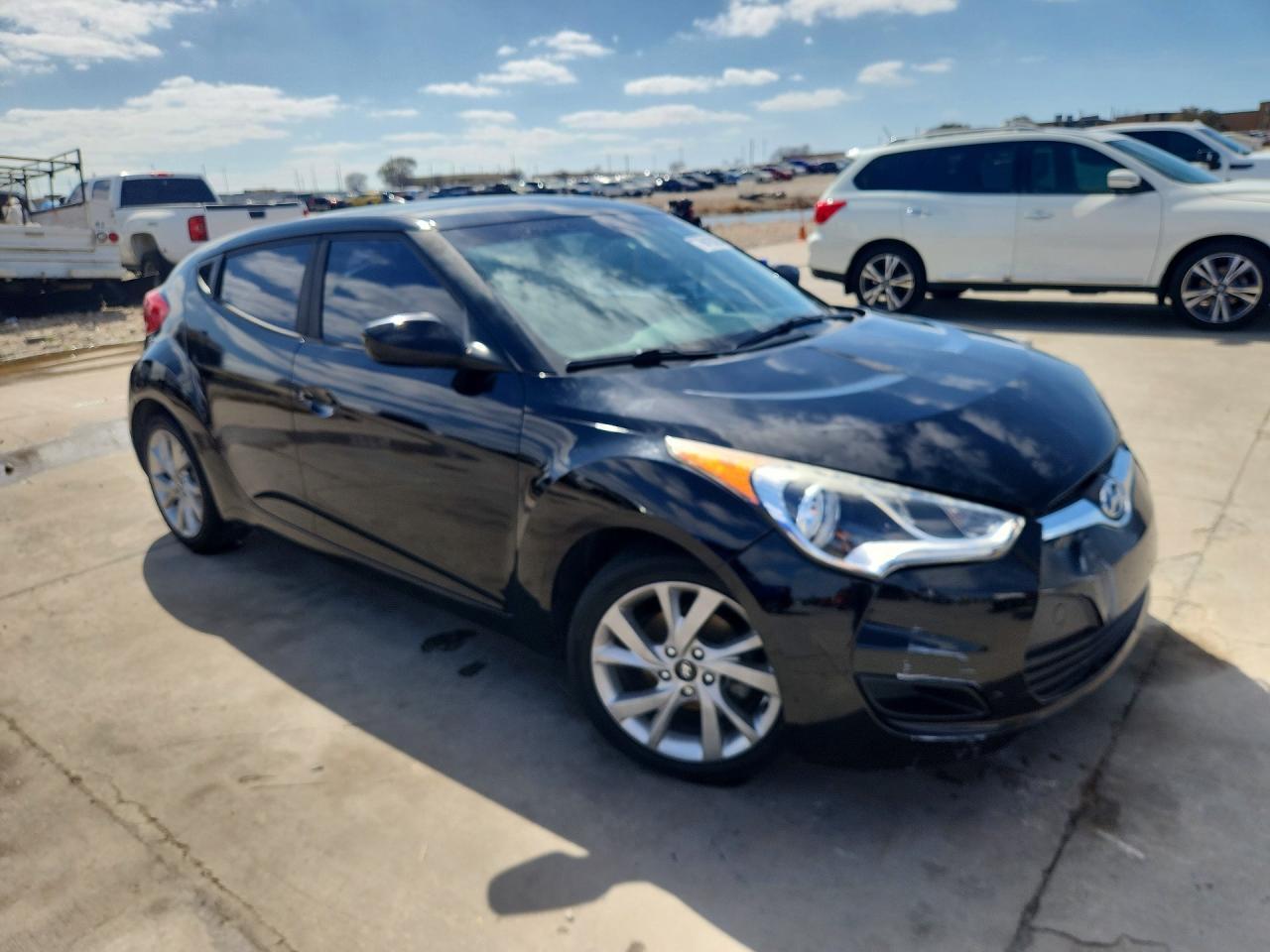 2016 Hyundai Veloster Base - Image 4