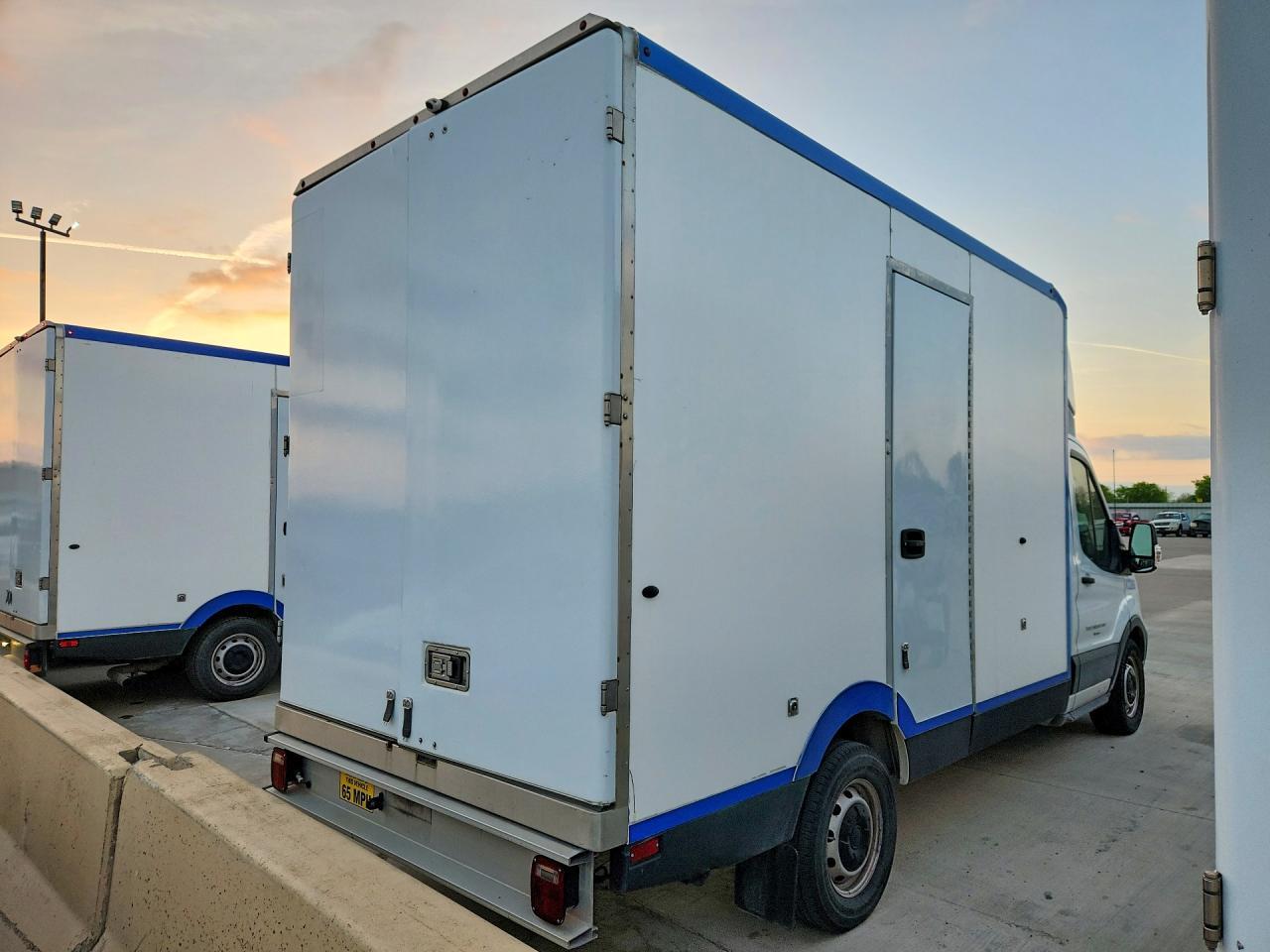 2022 Ford Transit Delivery Truck - Фото 3