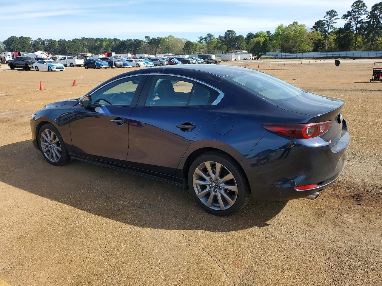 2025 Mazda 3 Preferred - Фото 2