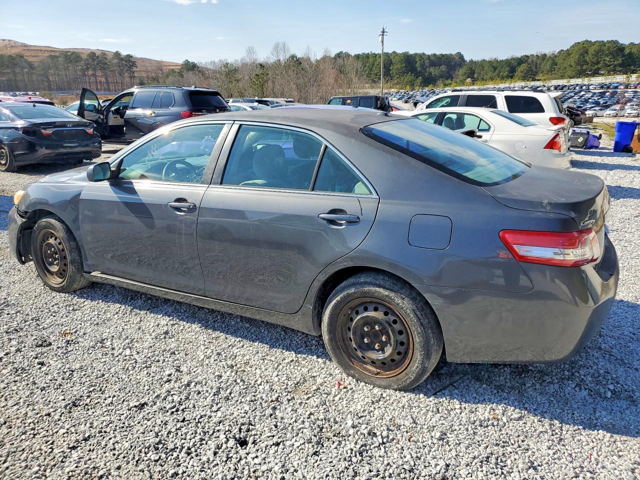 2011 Toyota Camry Le - Фото 2
