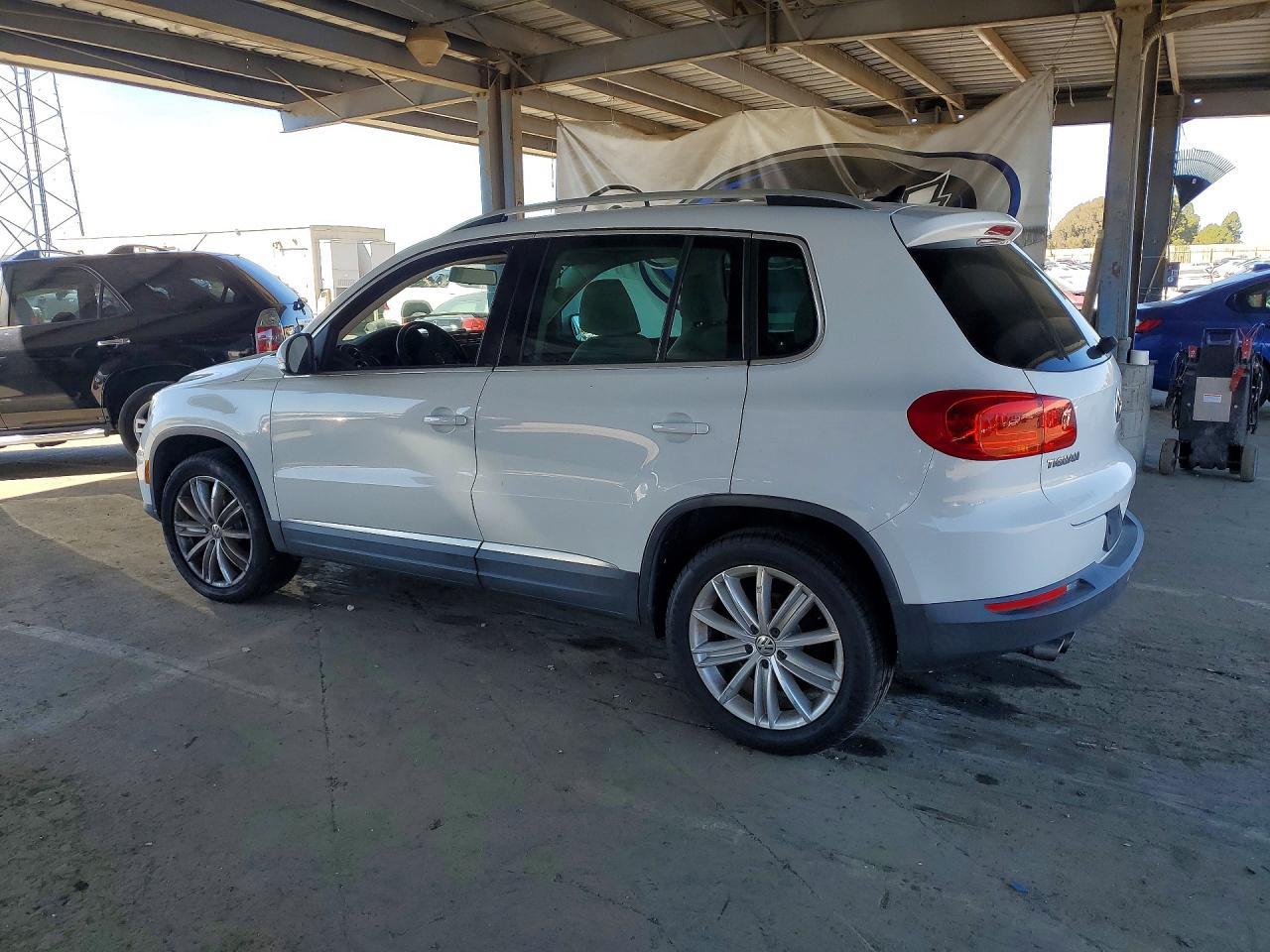 2015 Volkswagen Tiguan S - Фото 2