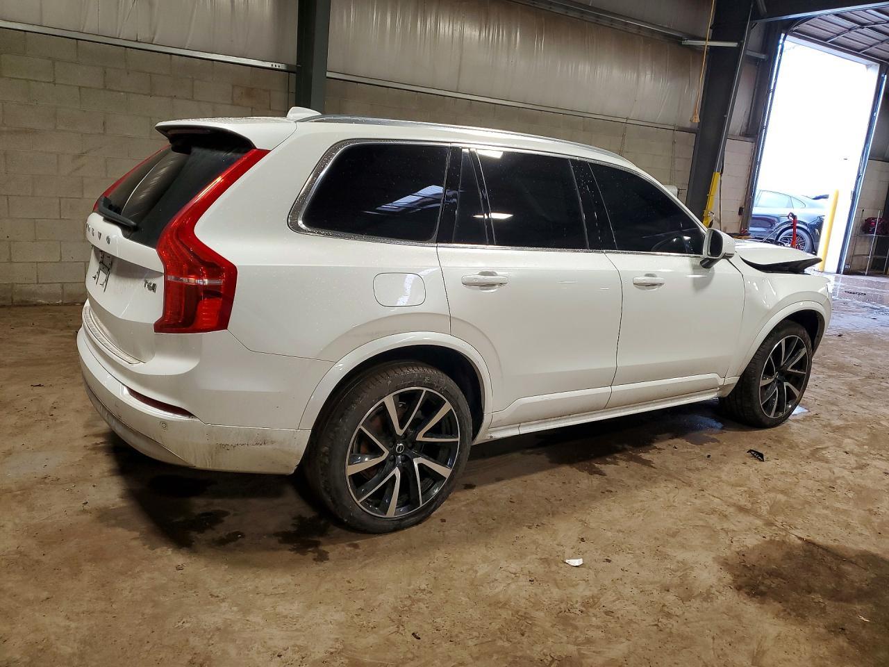 2022 Volvo Xc90 T6 Momentum - Image 3