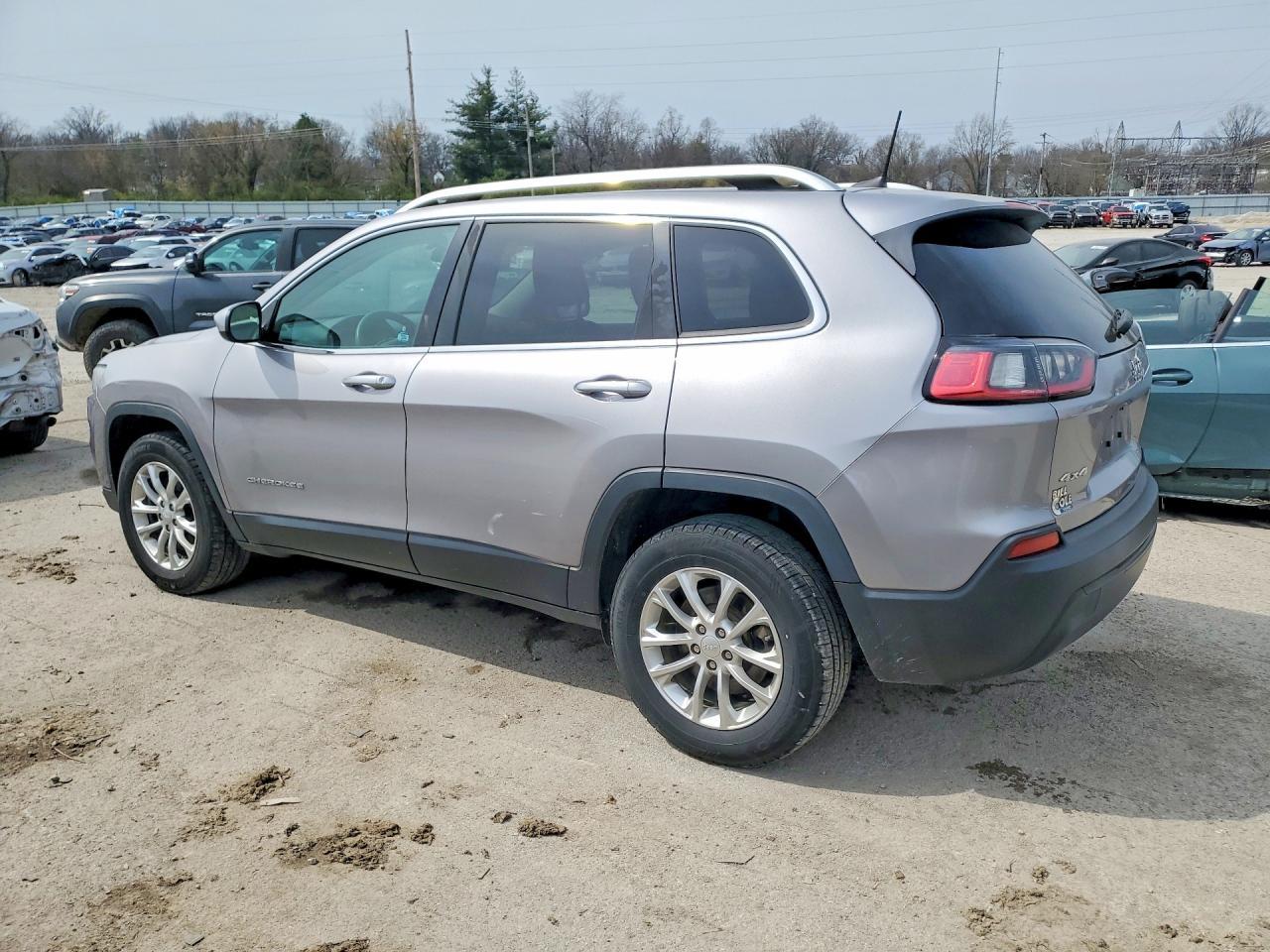 2019 Jeep Cherokee Latitude - Фото 2