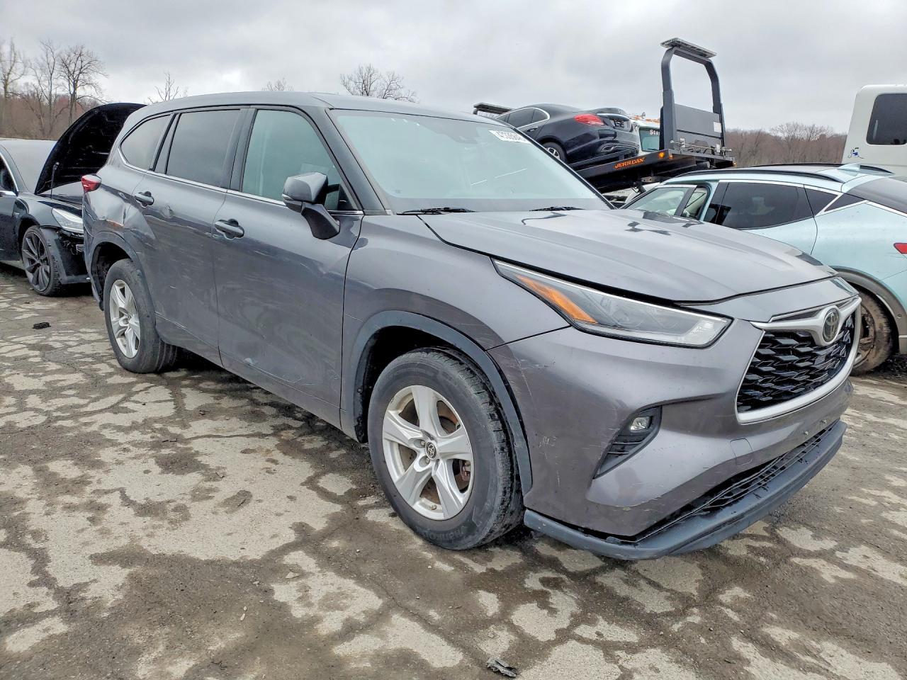 2021 Toyota Highlander Le - Фото 4