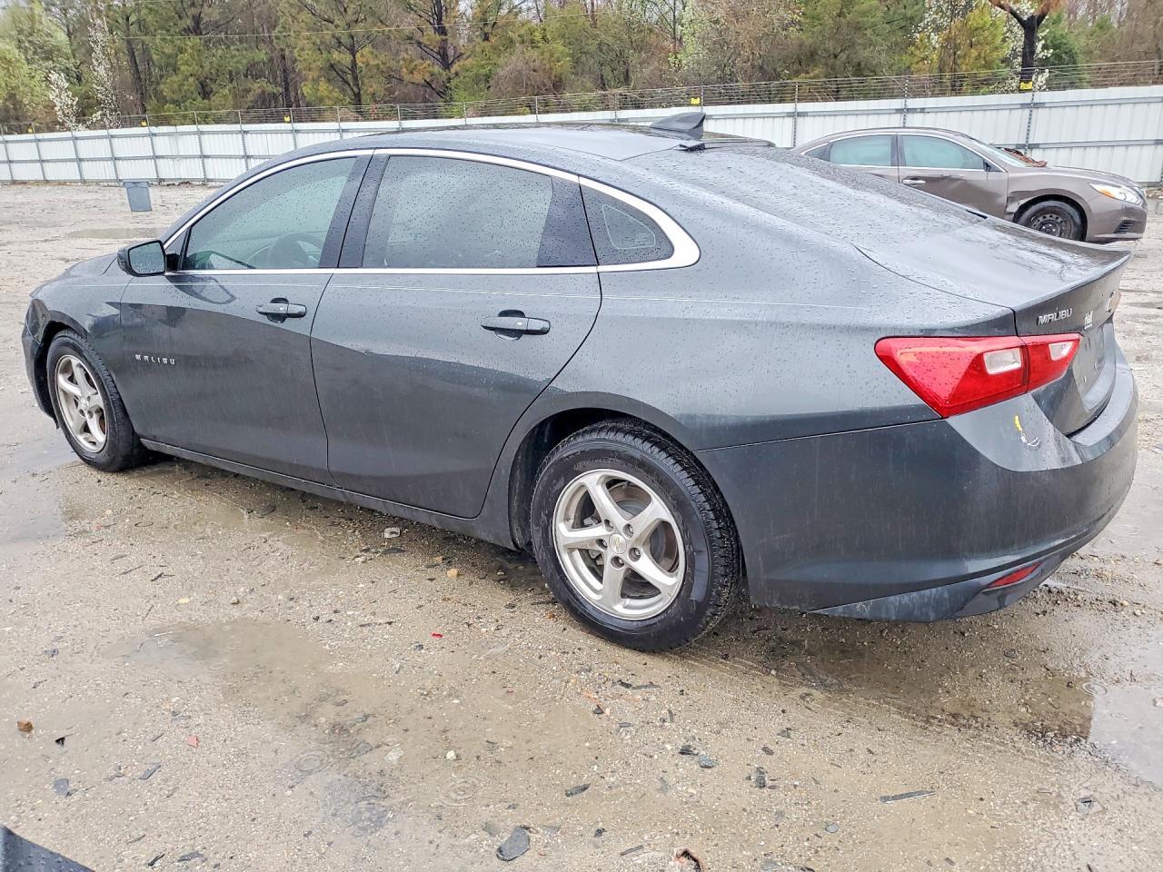 2017 Chevrolet Malibu Ls - Фото 2