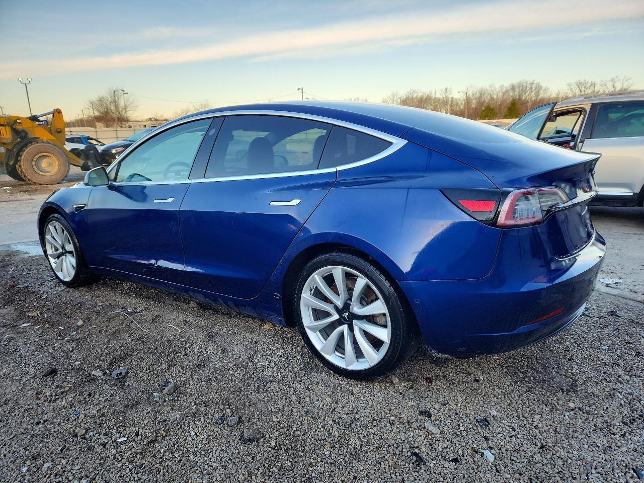 2018 Tesla Model 3 - Фото 2