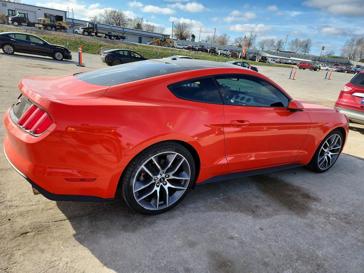 2015 Ford Mustang - Фото 3