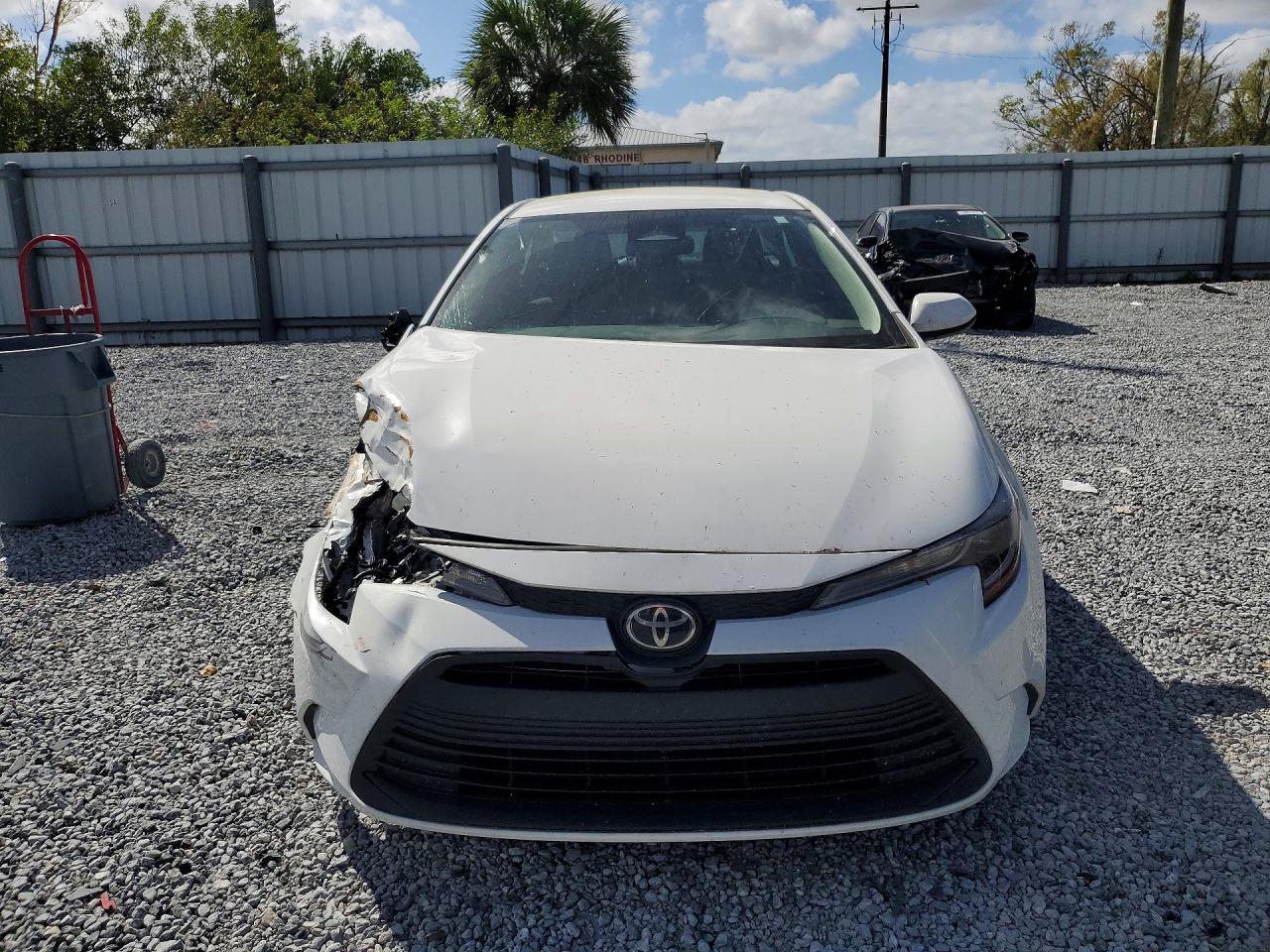 2025 Toyota Corolla Le - Image 5