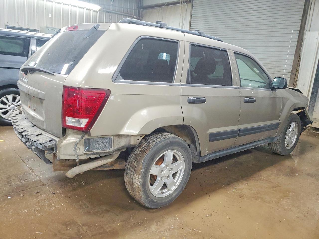2006 Jeep Grand Cherokee Laredo - Image 3