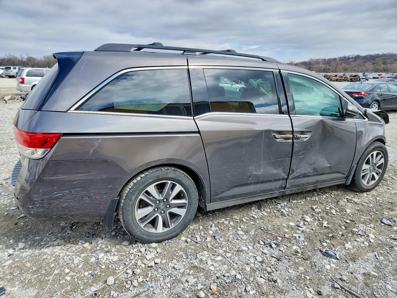 2014 Honda Odyssey Touring - Image 3