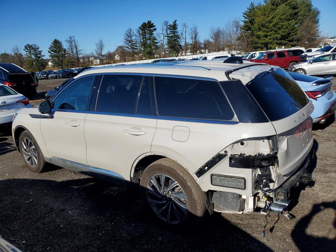 2025 Lincoln Aviator - Image 2