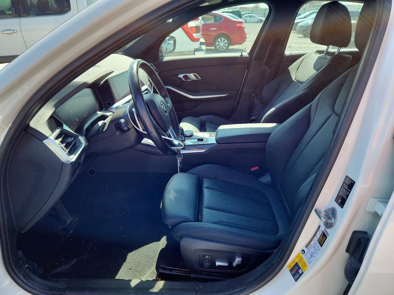 2021 BMW 330Xe - Фото 7